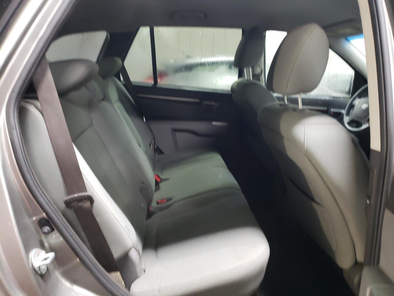 2012 Hyundai Santa Fe - Image 10
