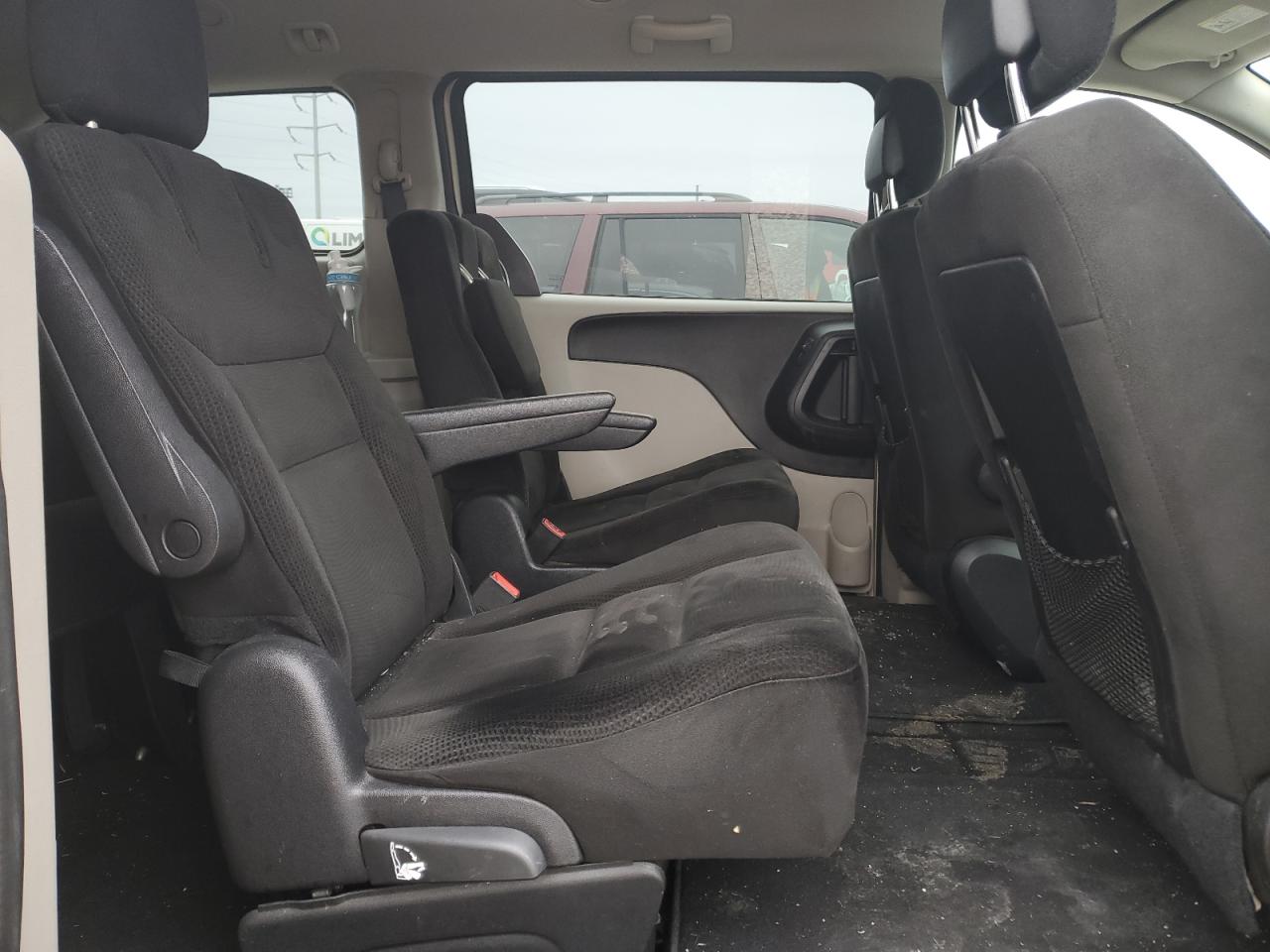 2016 Dodge Caravan - Image 11