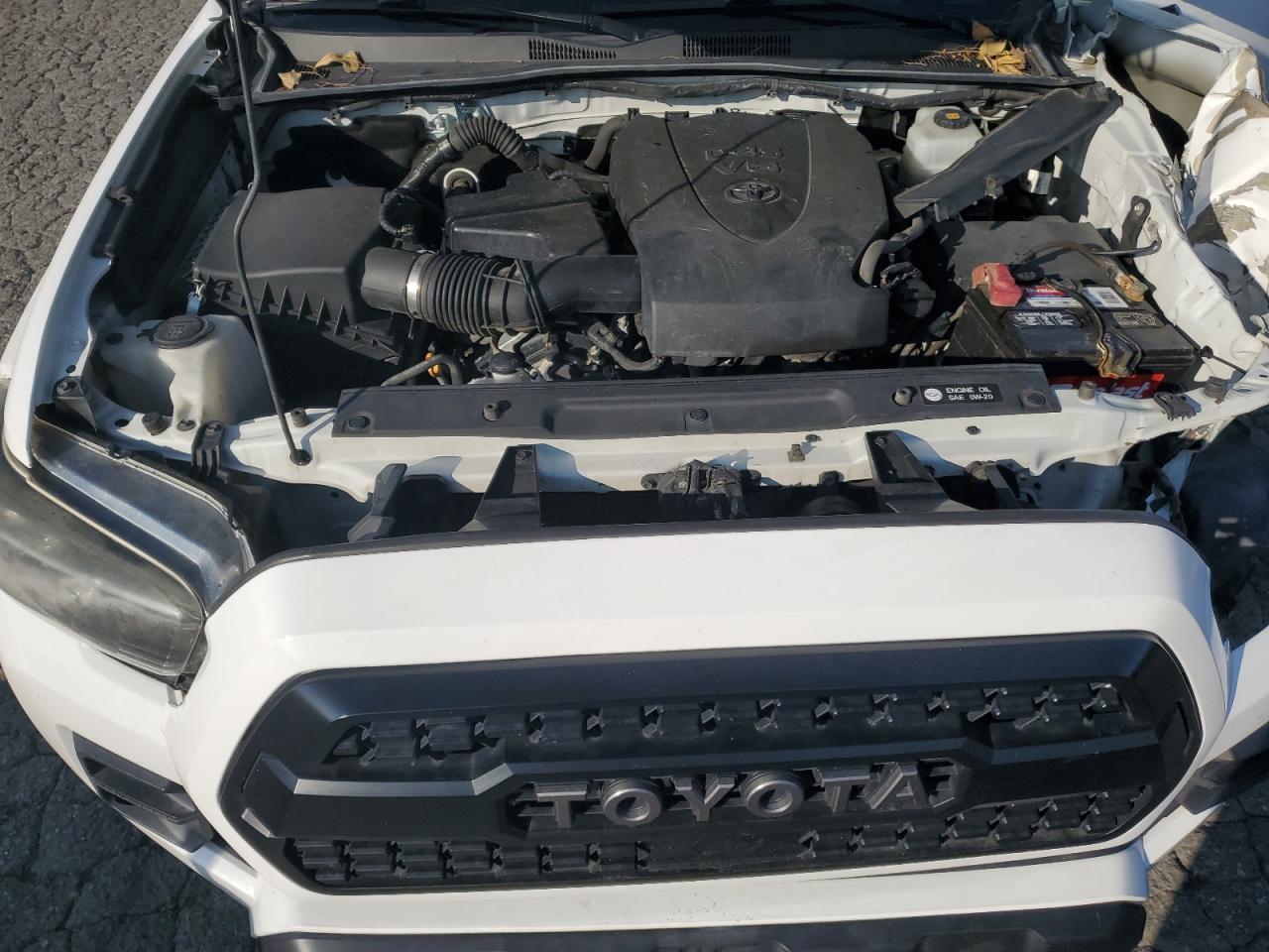 2019 Toyota Tacoma - Image 11