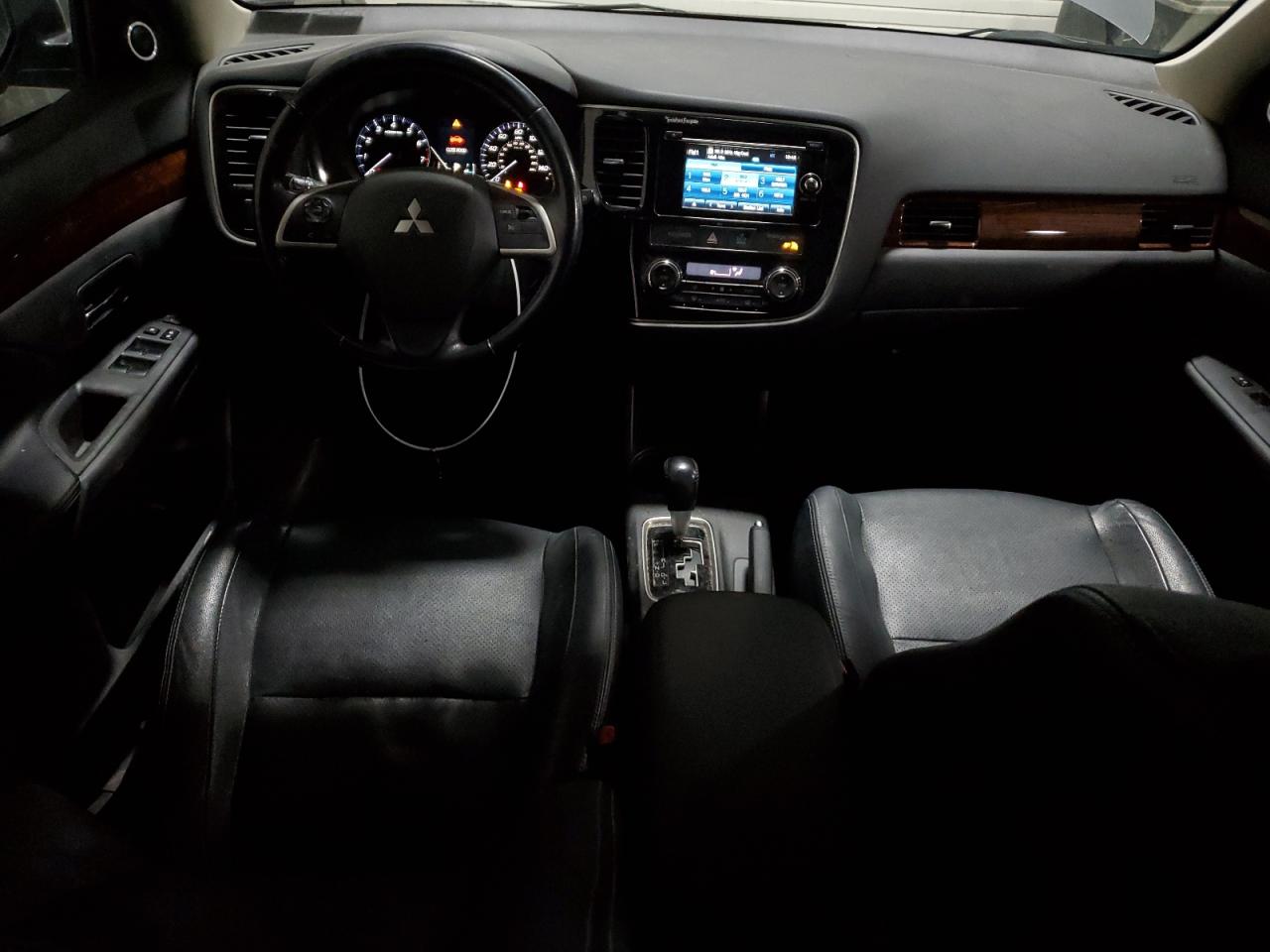 2014 Mitsubishi Outlander - Image 8