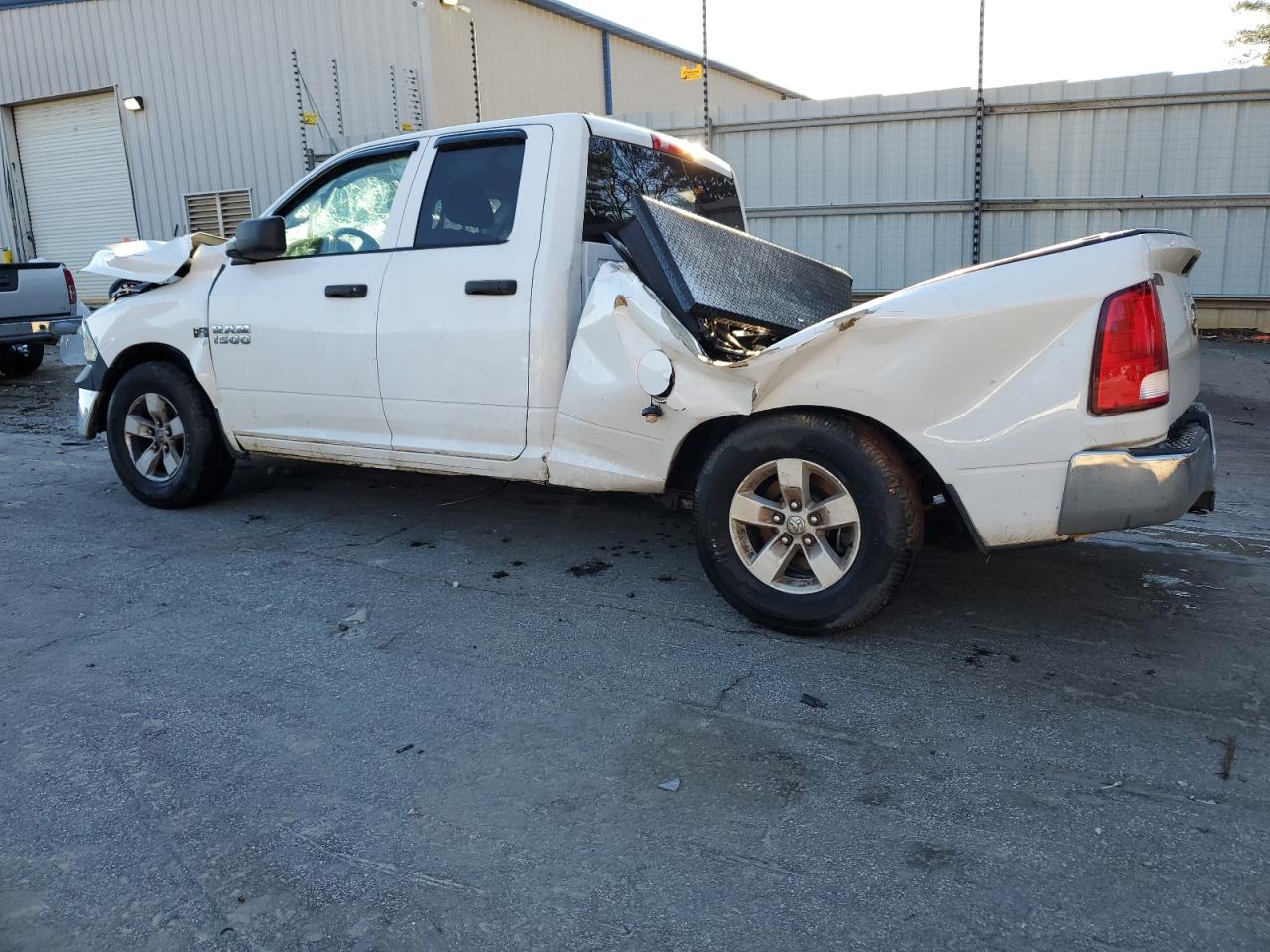 2016 RAM 1500 - Image 2