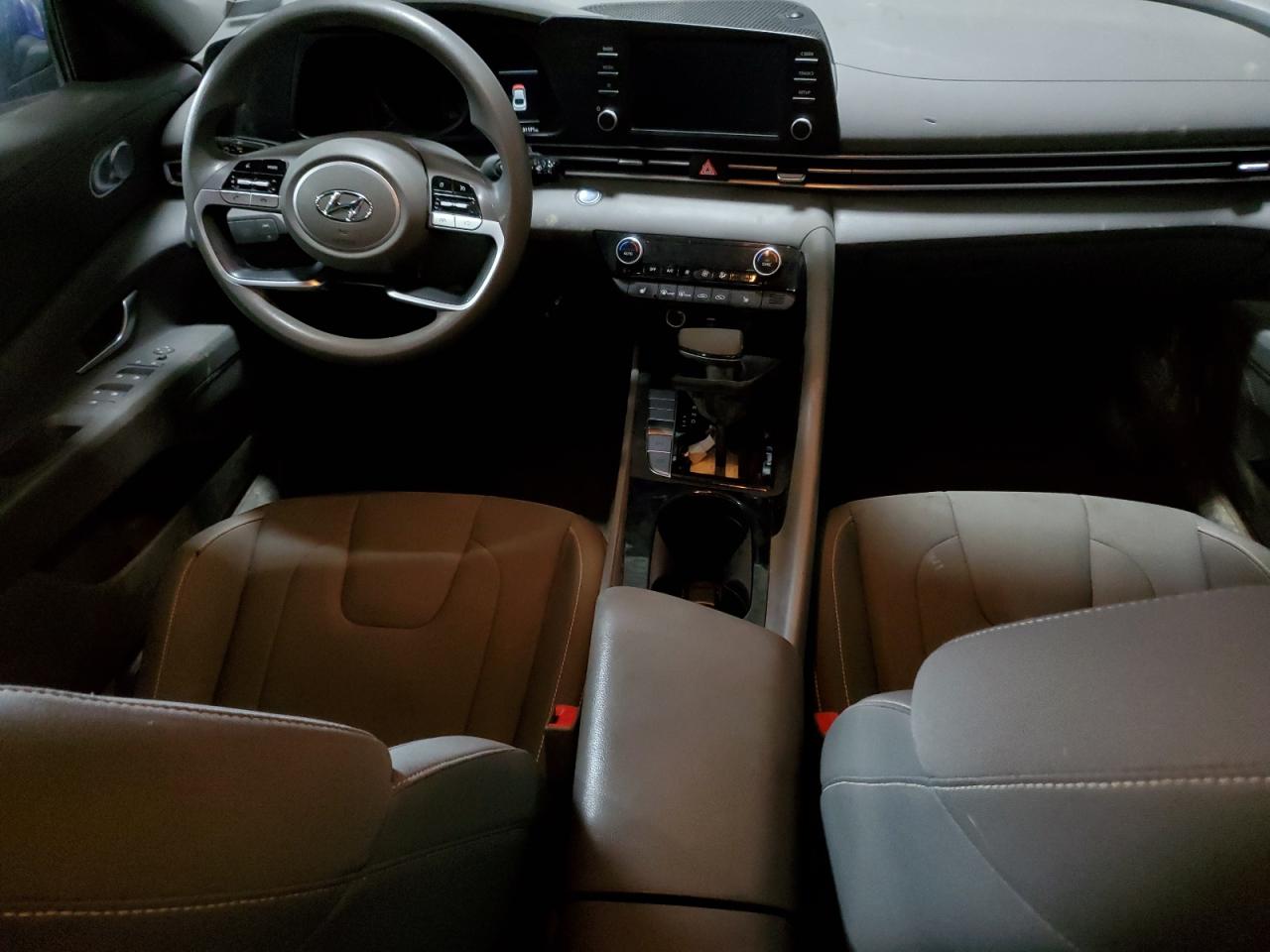2023 Hyundai Elantra - Image 8