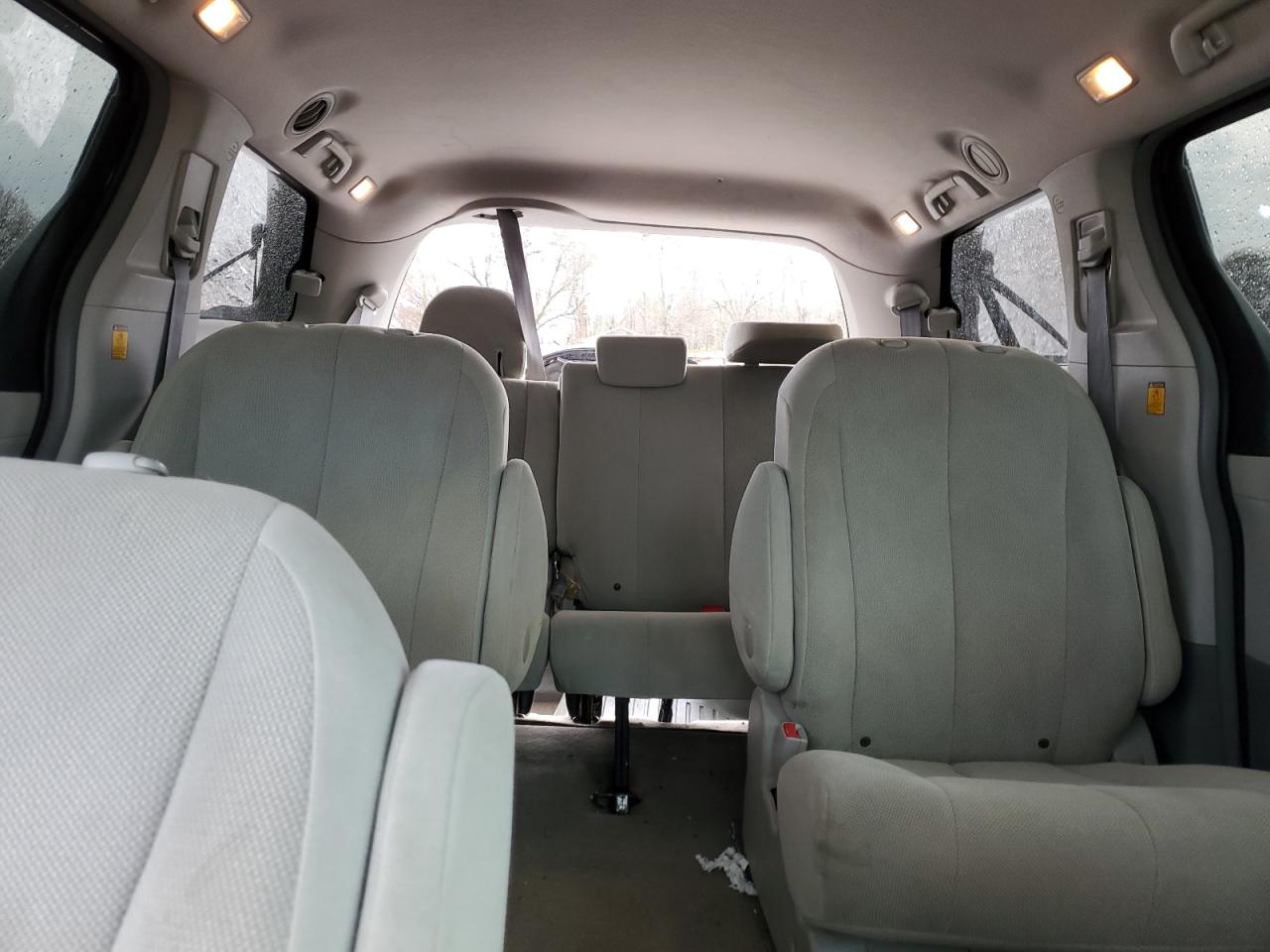 2011 Toyota Sienna - Image 10