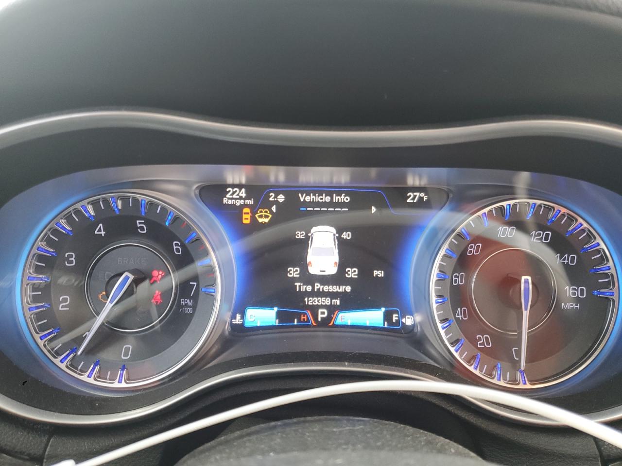2015 Chrysler 300 - Image 9
