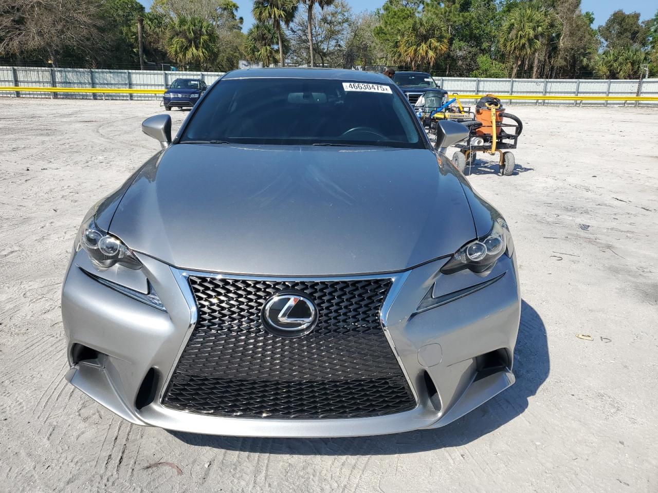 2015 Lexus IS - Image 5