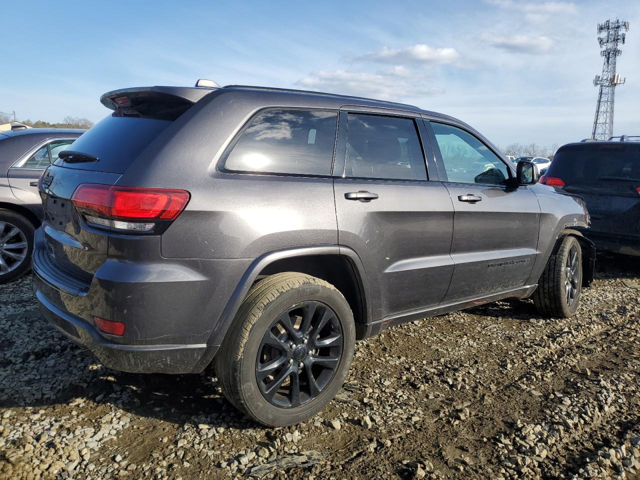 2017 Jeep Grand Cherokee - Image 3