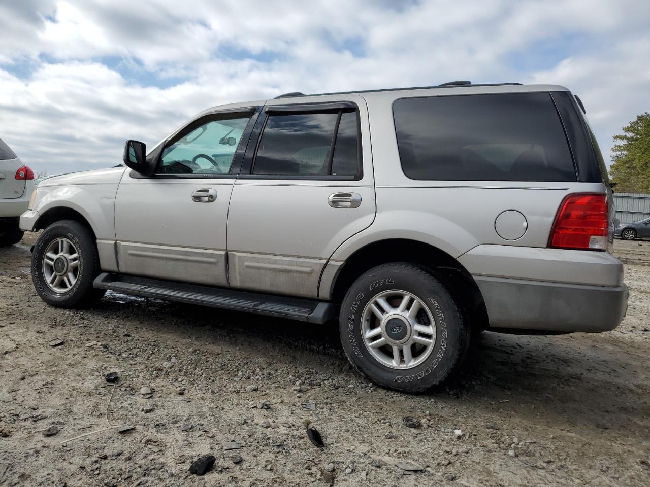 2003 Ford Expedition - Image 2