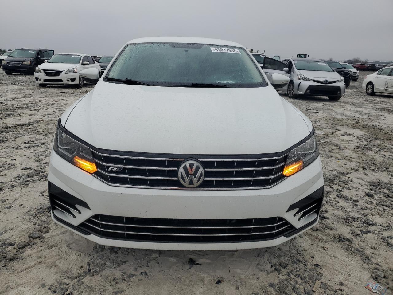 2017 Volkswagen Passat - Image 5