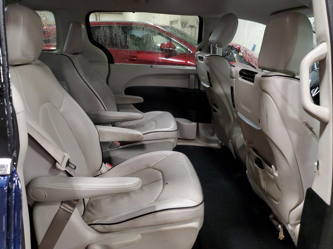 2017 Chrysler Pacifica - Image 11