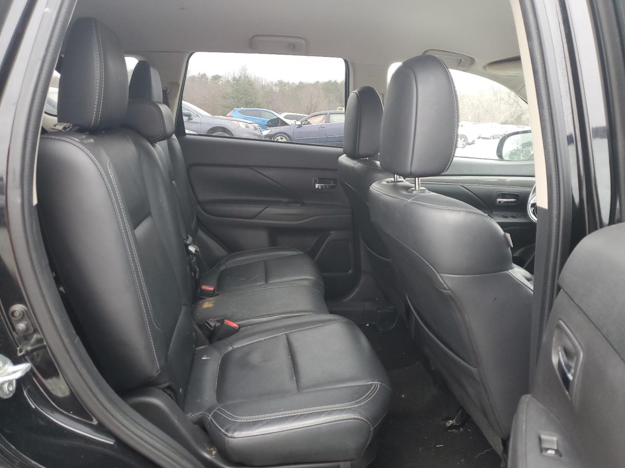 2019 Mitsubishi Outlander - Image 11