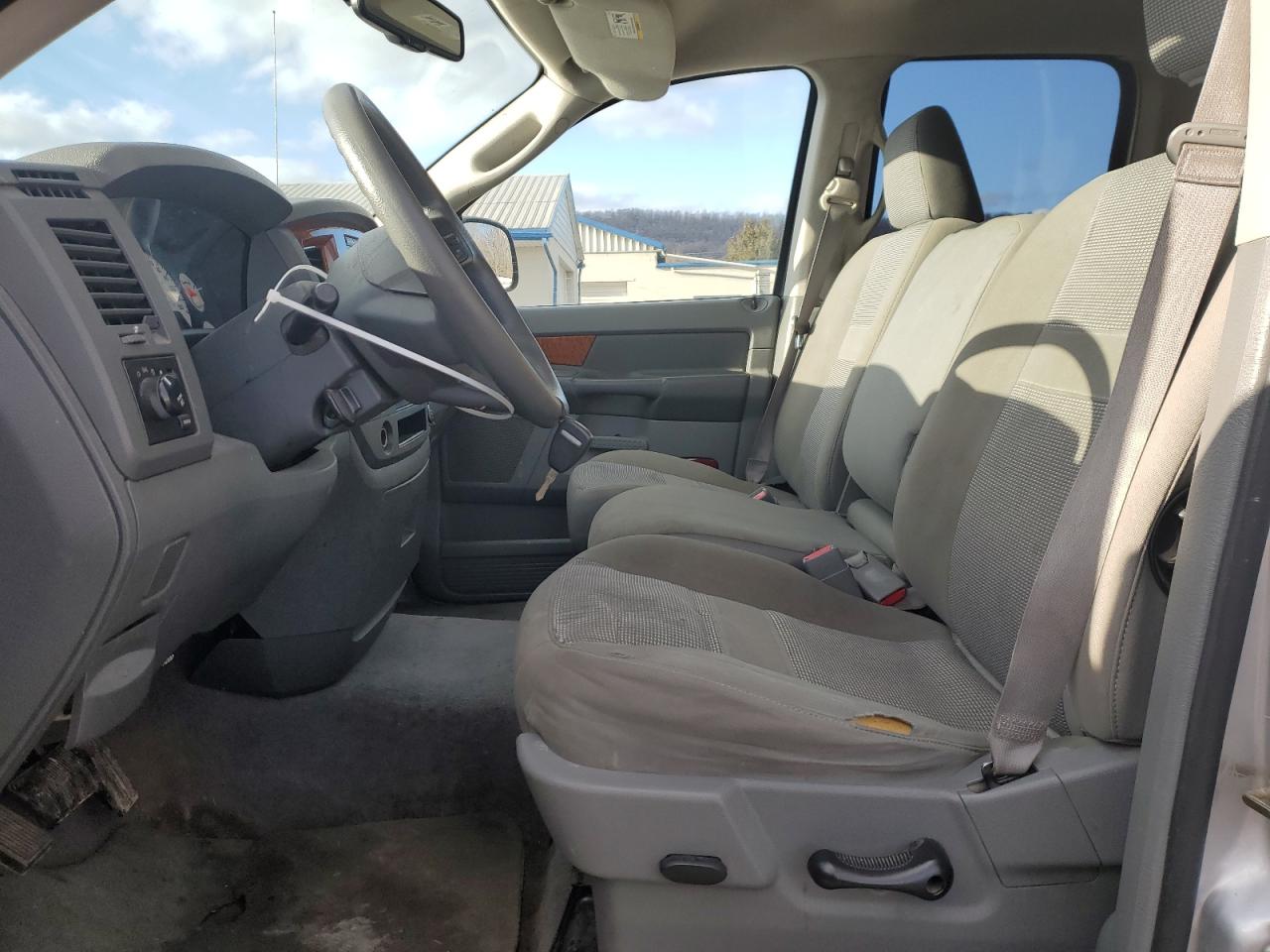 2006 Dodge RAM - Image 7