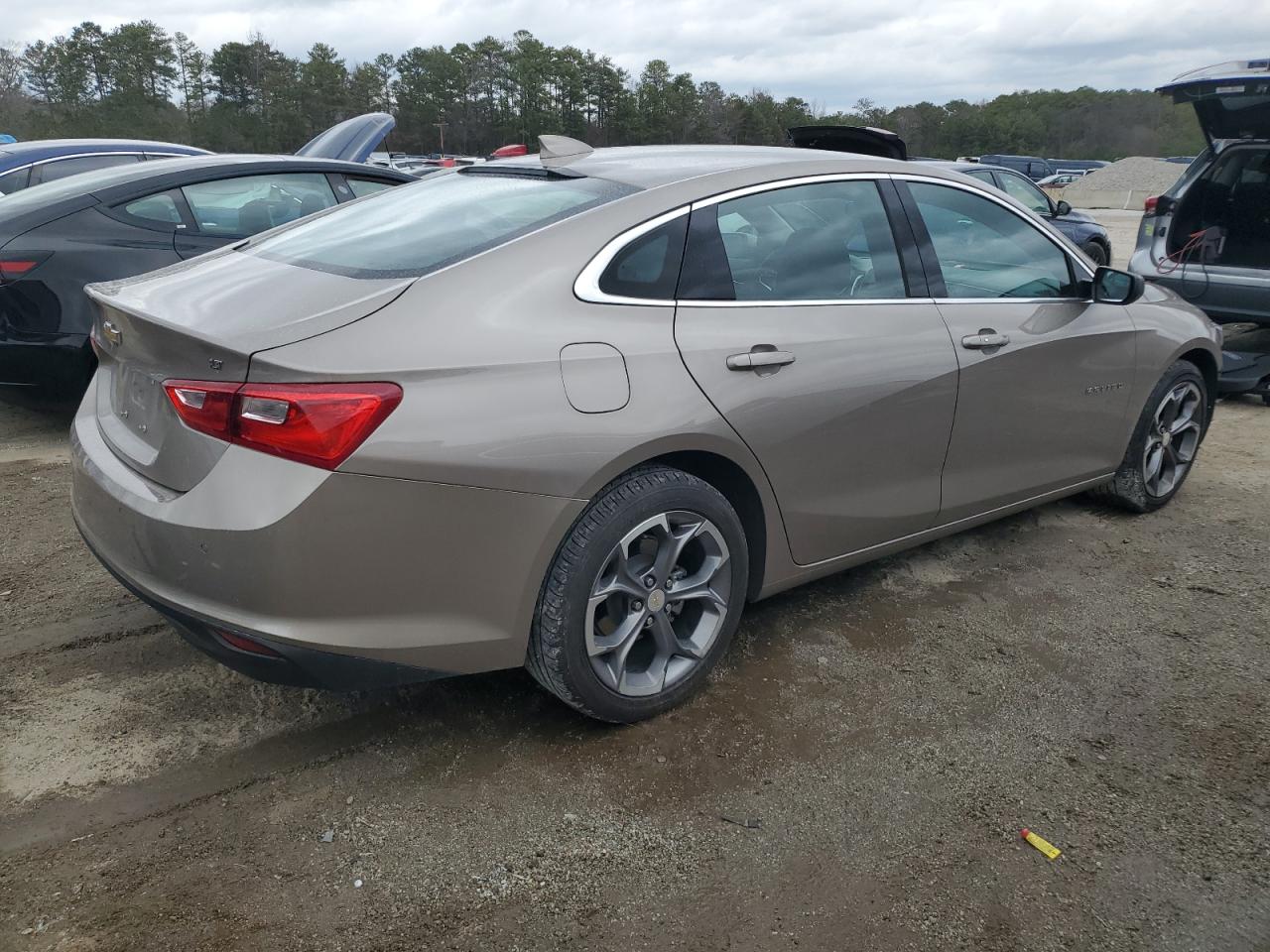 2023 Chevrolet Malibu - Image 3