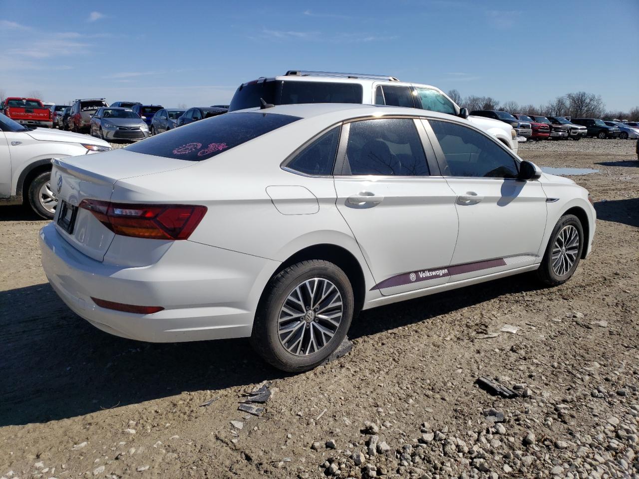 2019 Volkswagen Jetta - Image 3