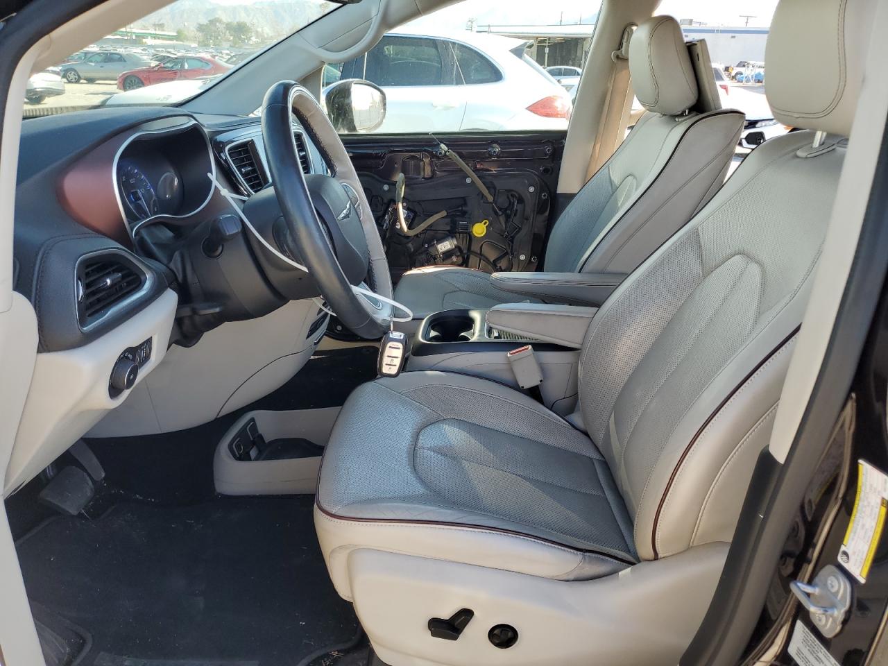 2017 Chrysler Pacifica - Image 7