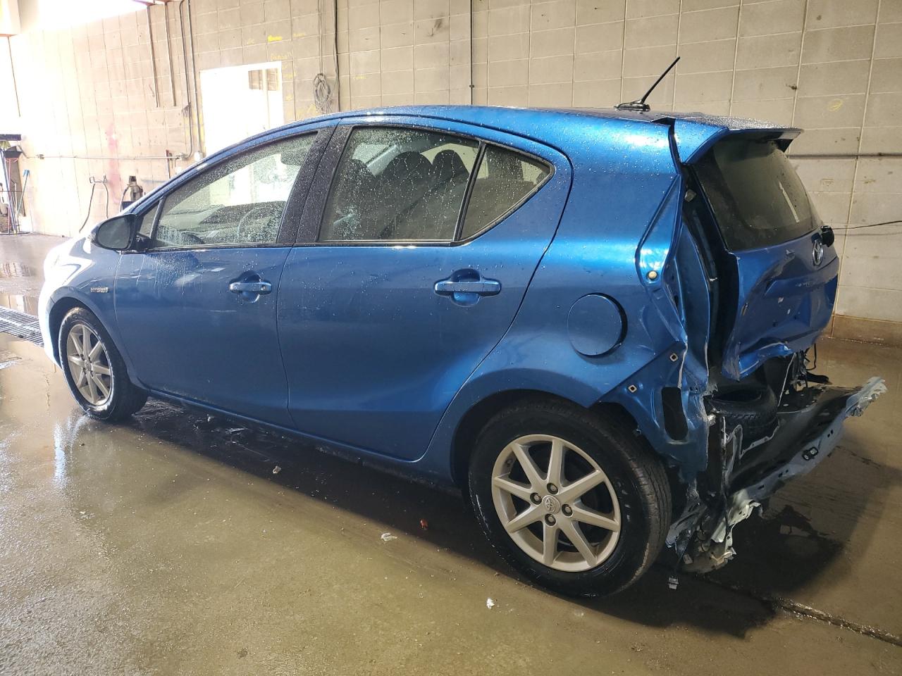 2014 Toyota Prius - Image 2