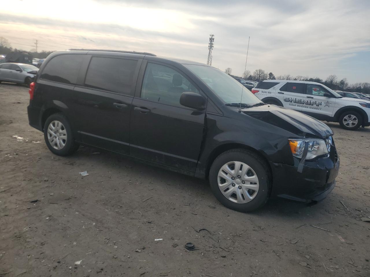 2019 Dodge Caravan - Image 4
