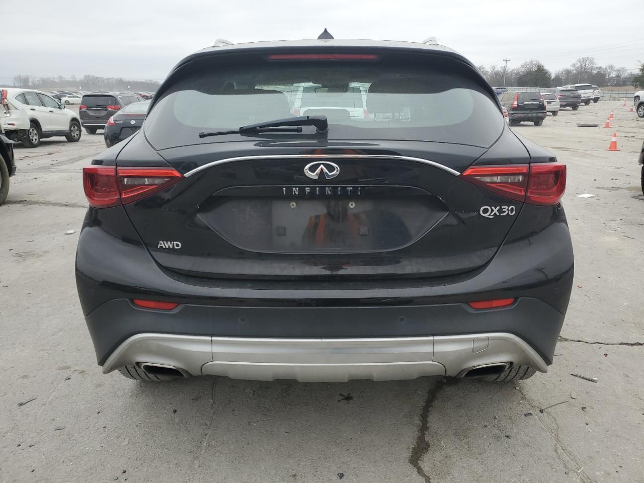 2017 Infiniti QX30 - Image 6