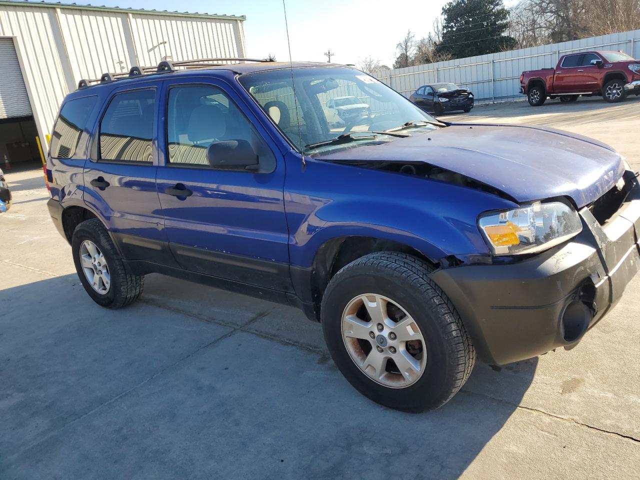 2005 Ford Escape - Image 4