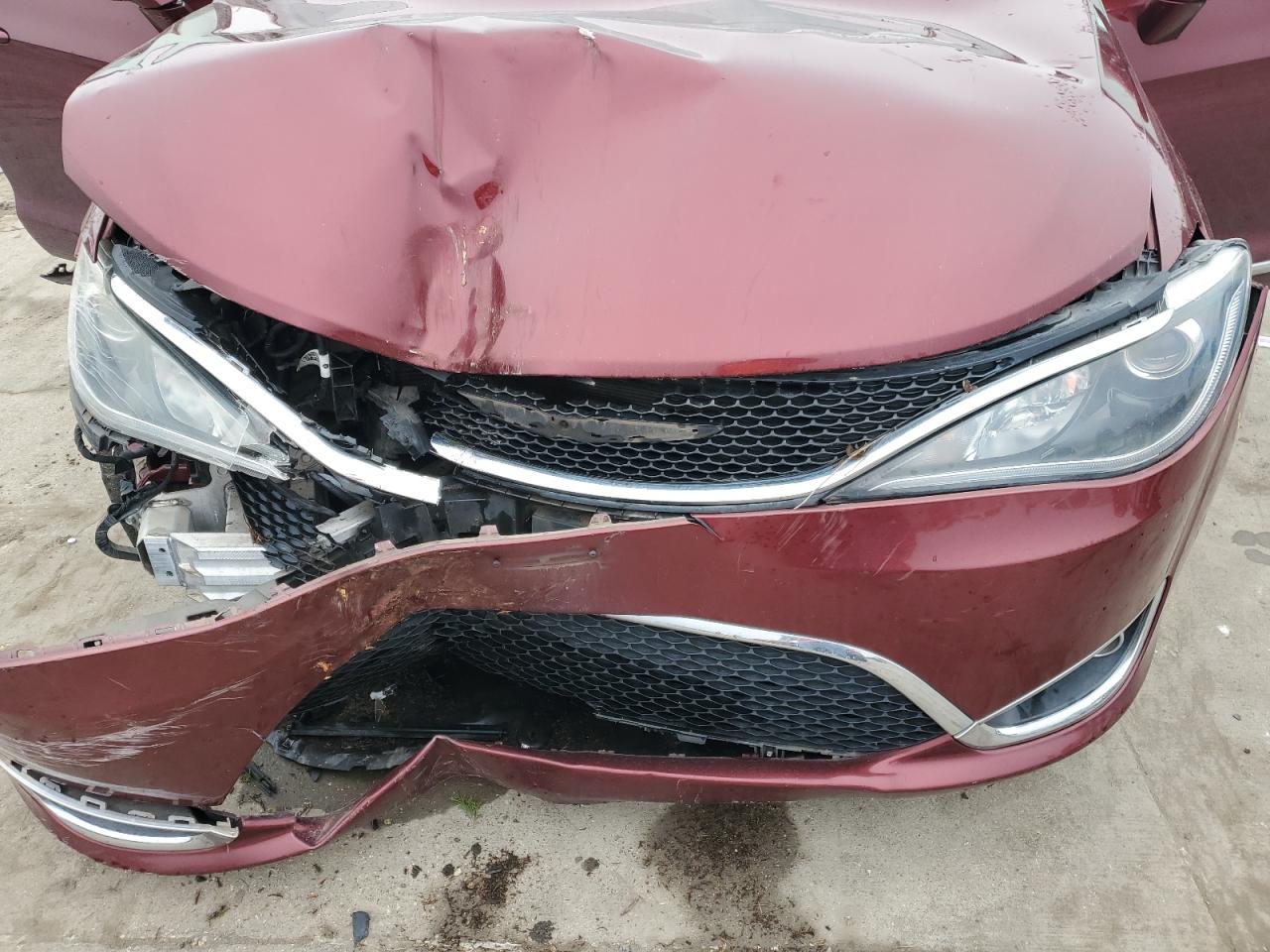 2019 Chrysler Pacifica - Image 12