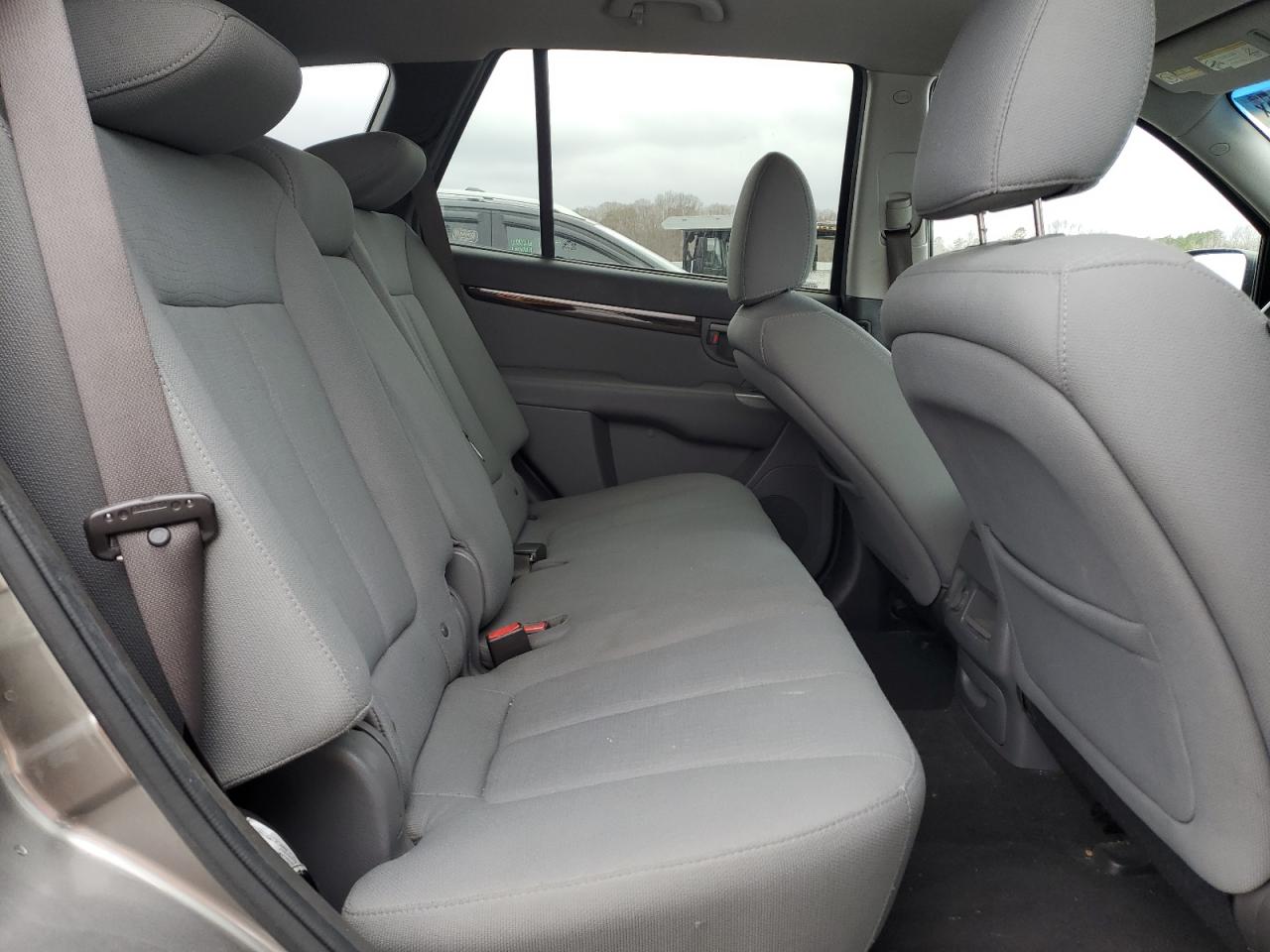 2012 Hyundai Santa Fe - Image 11