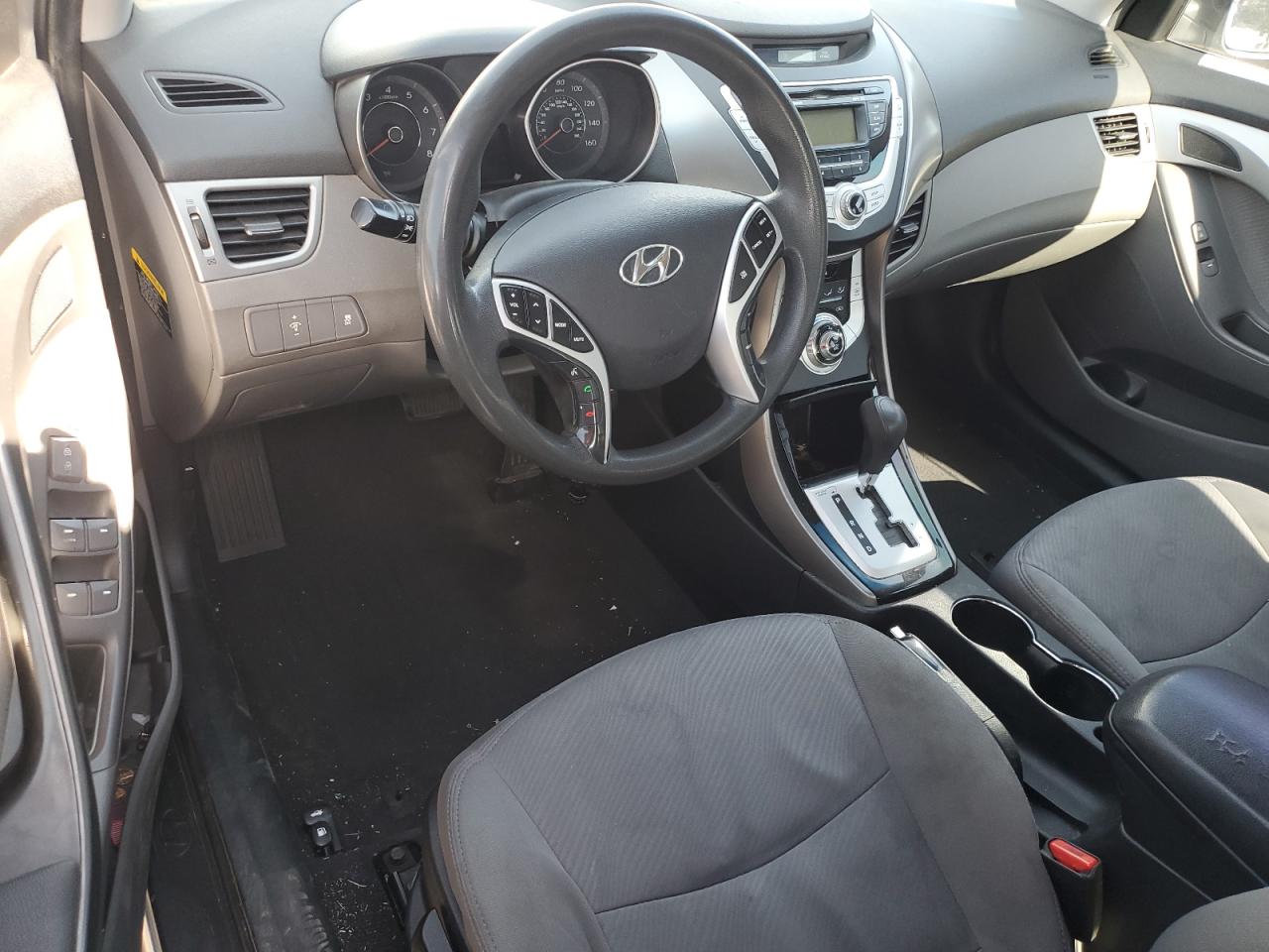 2011 Hyundai Elantra - Image 8