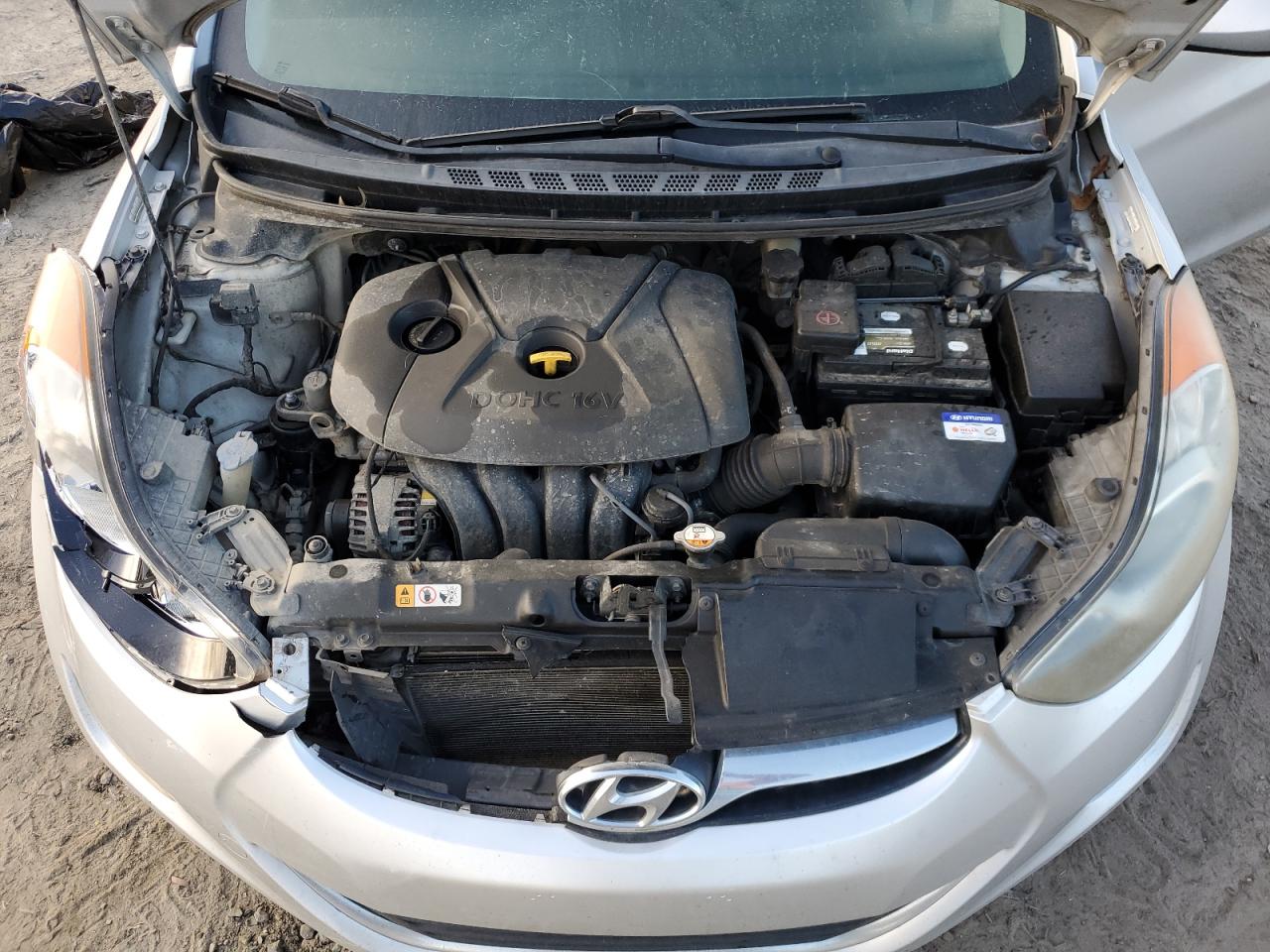 2012 Hyundai Elantra - Image 11