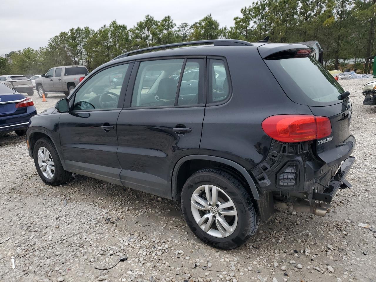 2017 Volkswagen Tiguan - Image 2