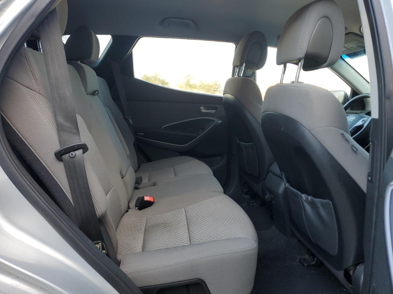2015 Hyundai Santa Fe - Image 11