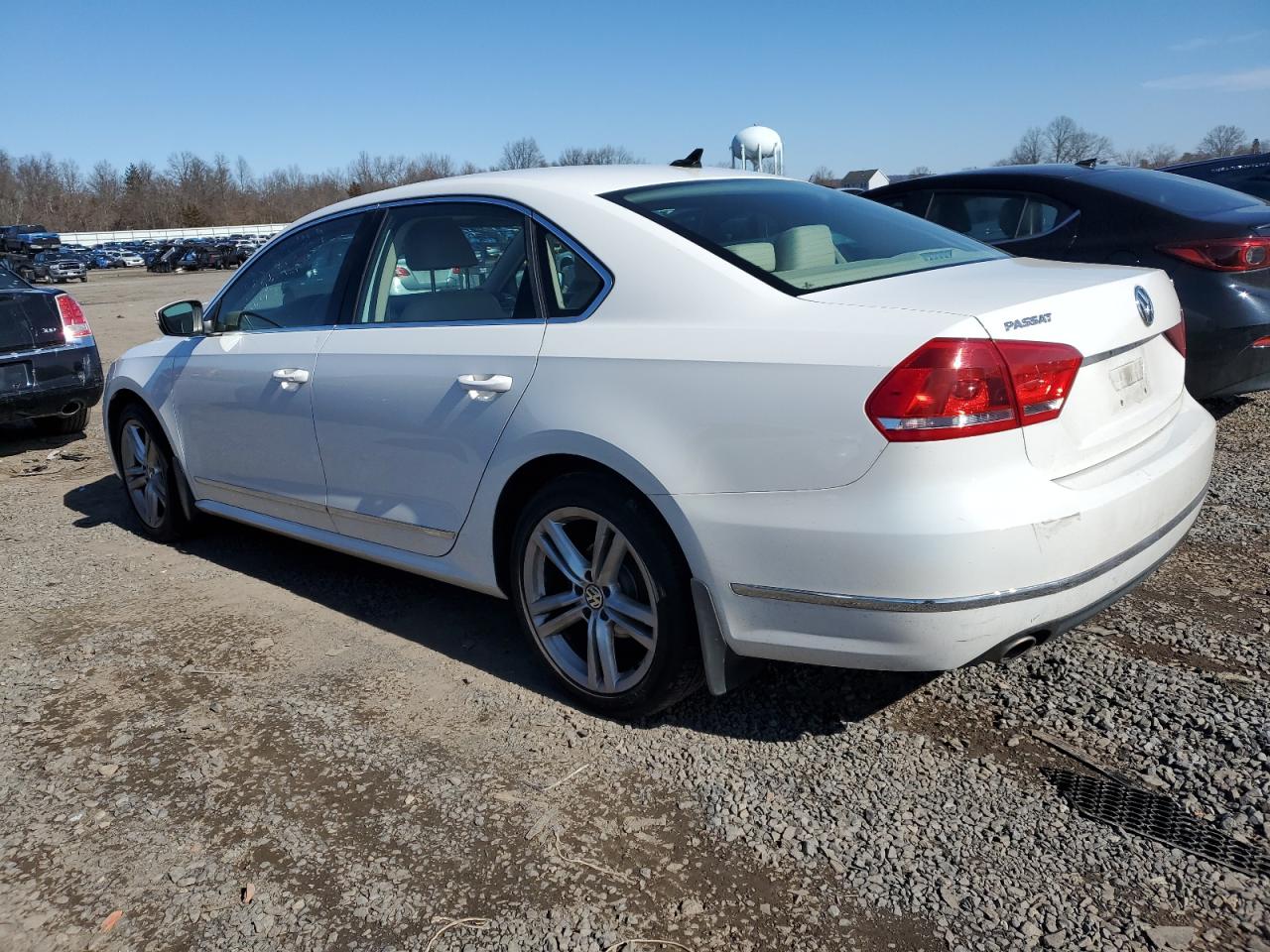 2015 Volkswagen Passat - Image 2