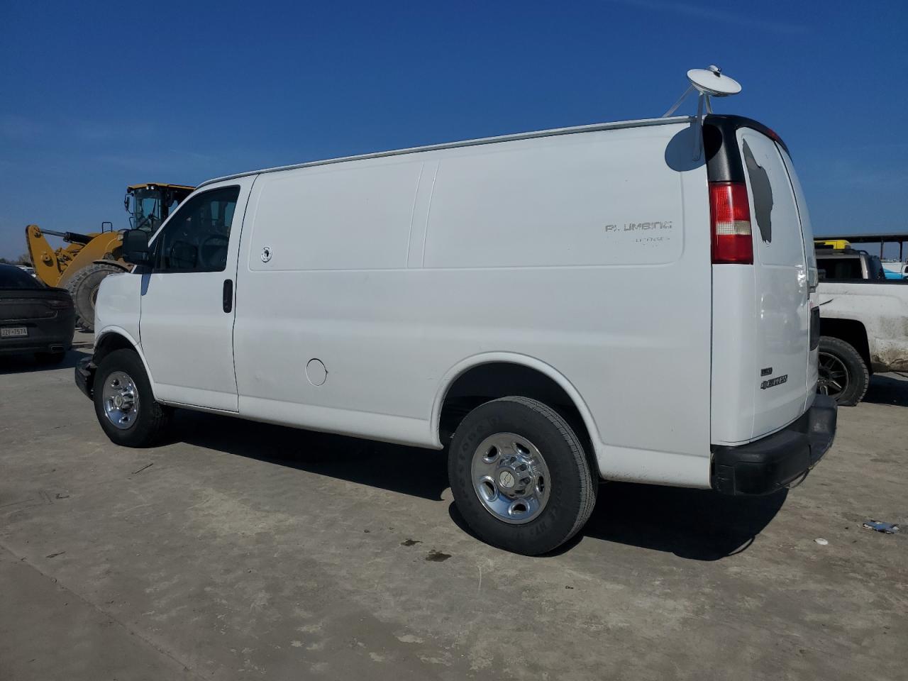 2010 Chevrolet Express - Image 2