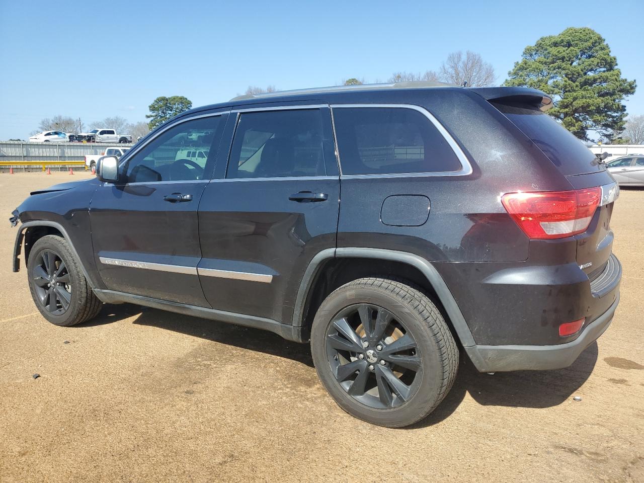 2013 Jeep Grand Cherokee - Image 2