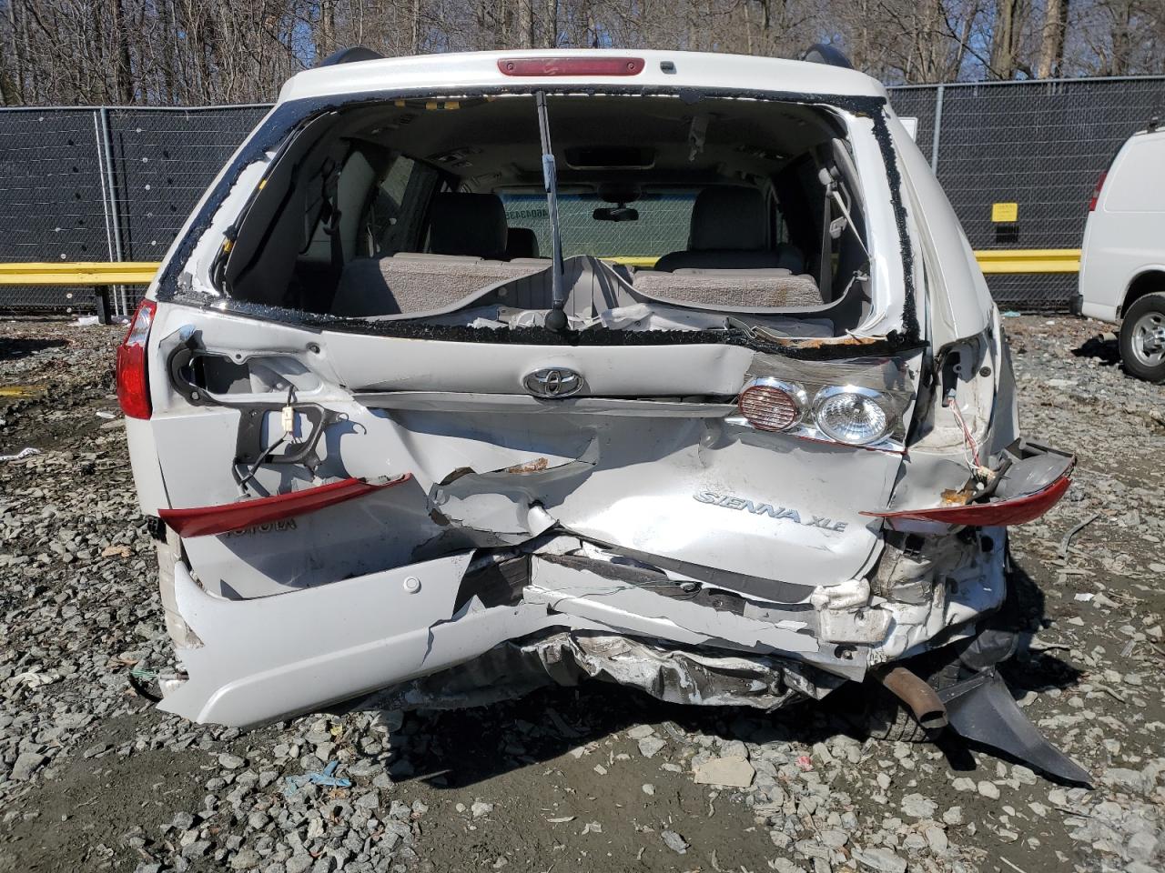 2008 Toyota Sienna - Image 6
