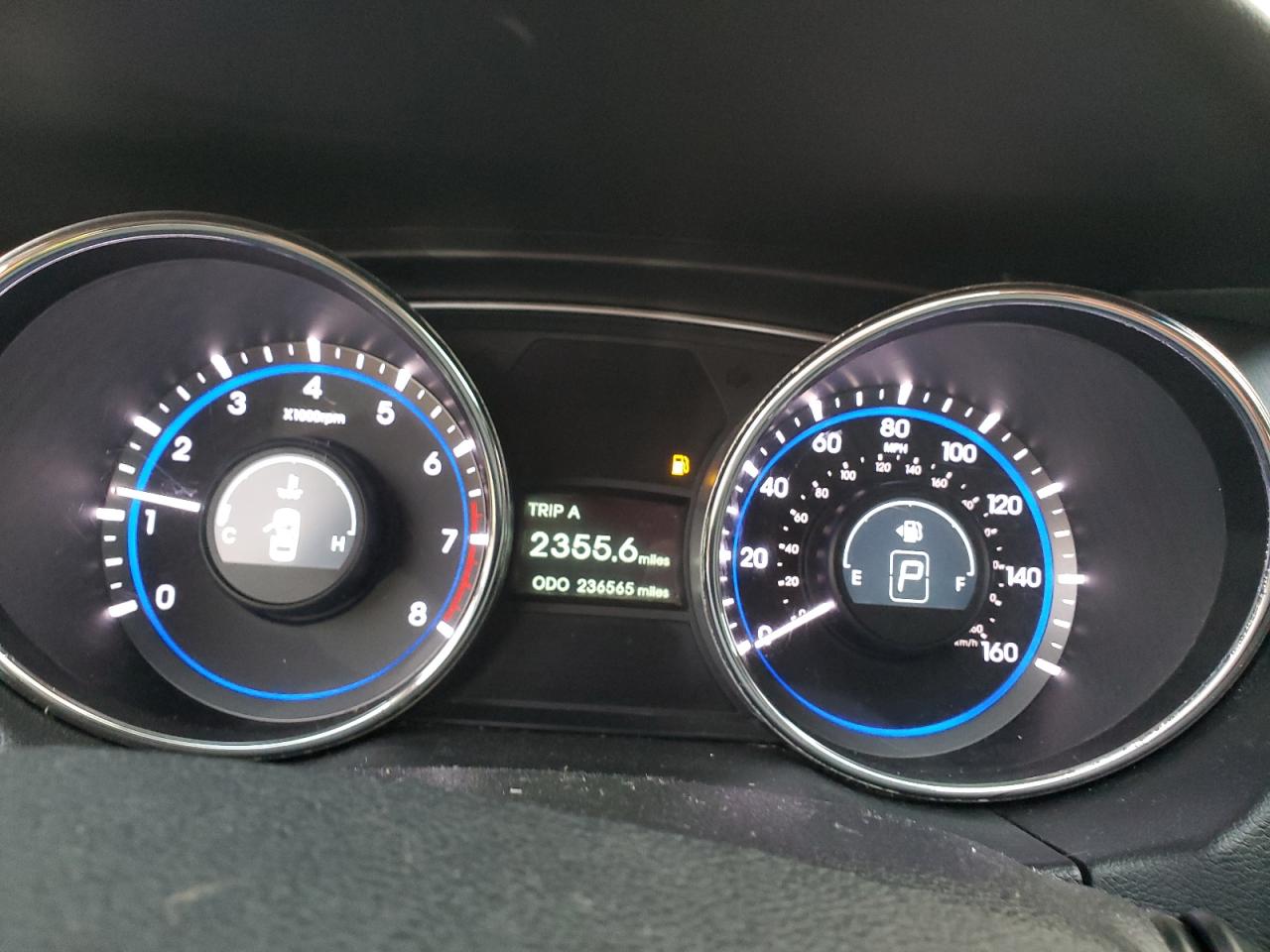 2011 Hyundai Sonata - Image 9