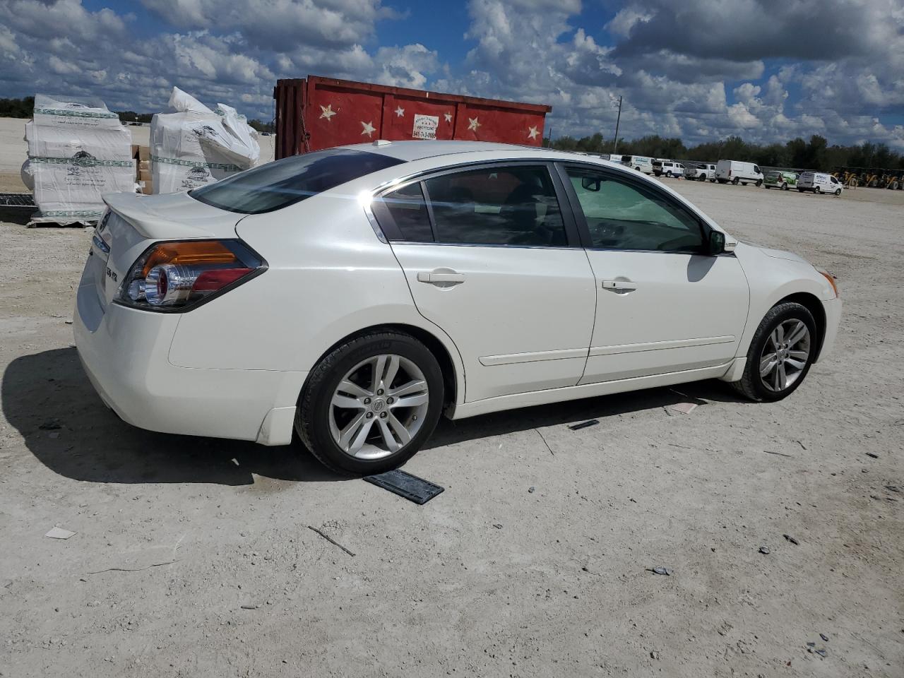 2010 Nissan Altima - Image 3