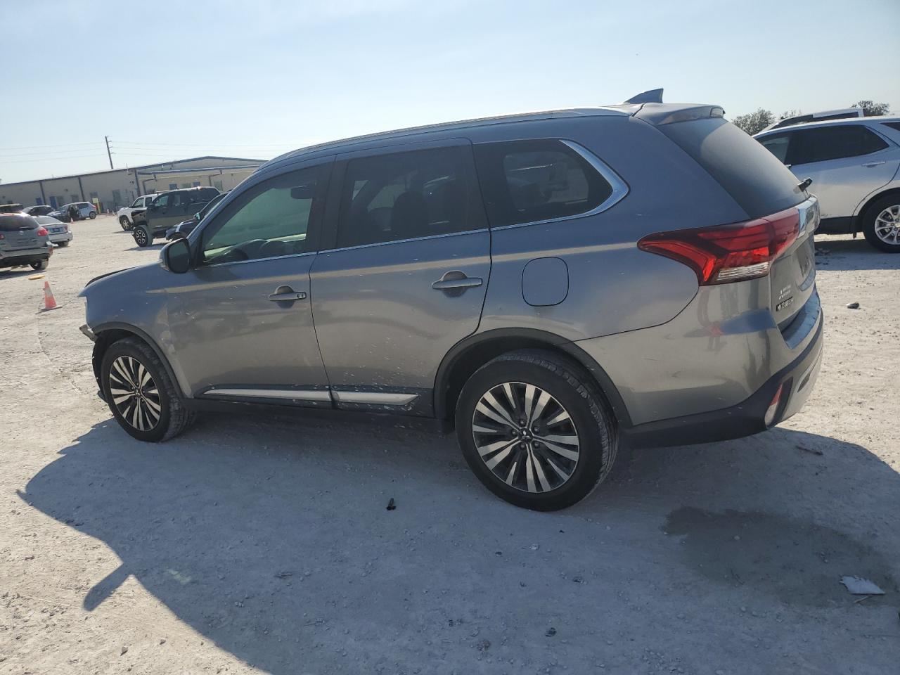 2019 Mitsubishi Outlander - Image 2