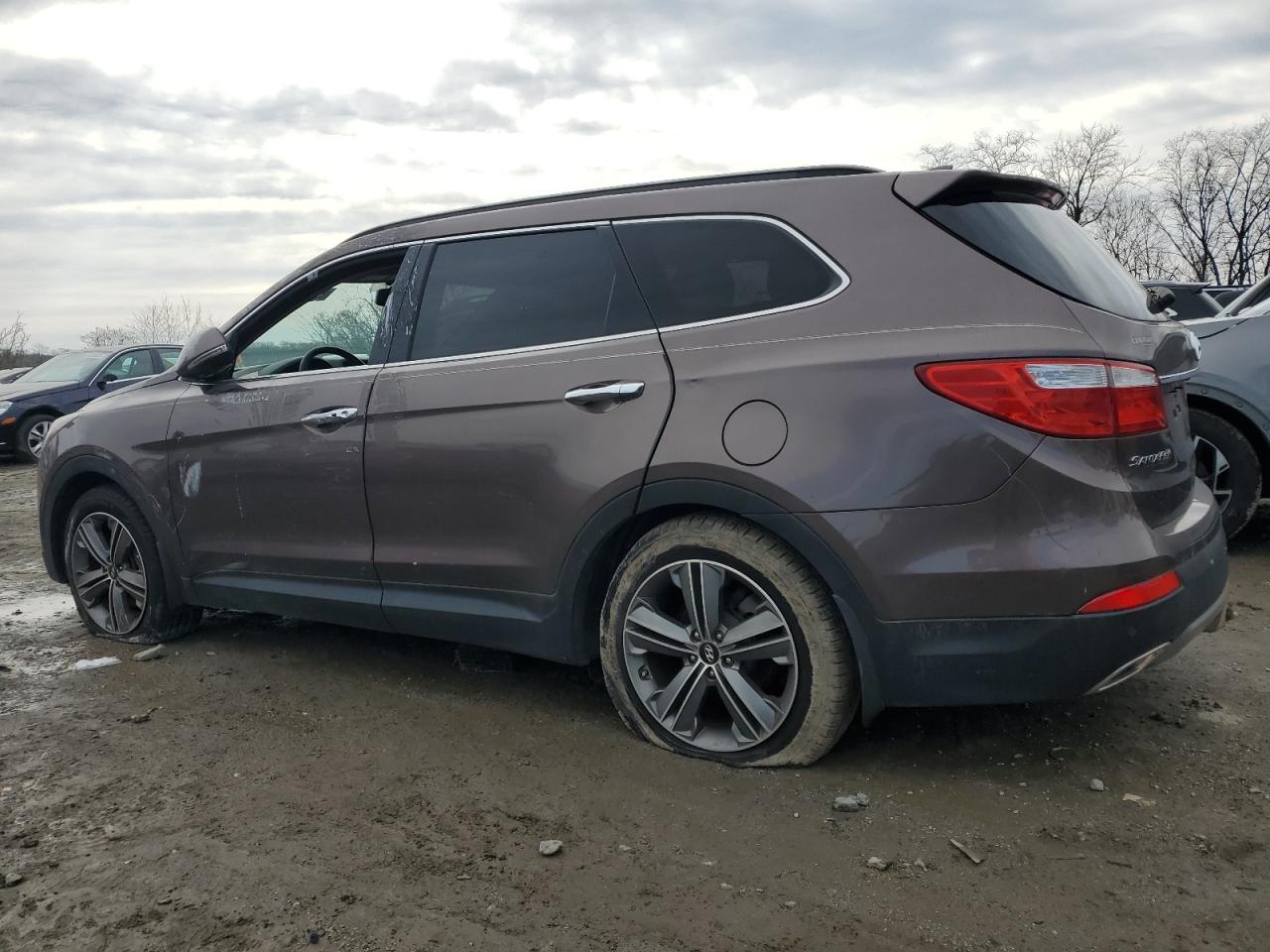 2015 Hyundai Santa Fe - Image 2