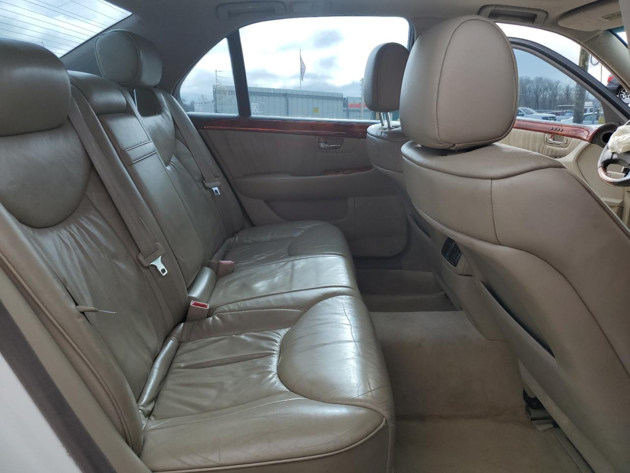 2001 Lexus LS - Image 10