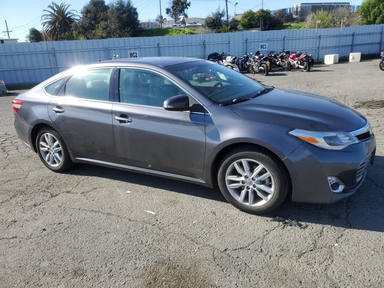 2013 Toyota Avalon - Image 4