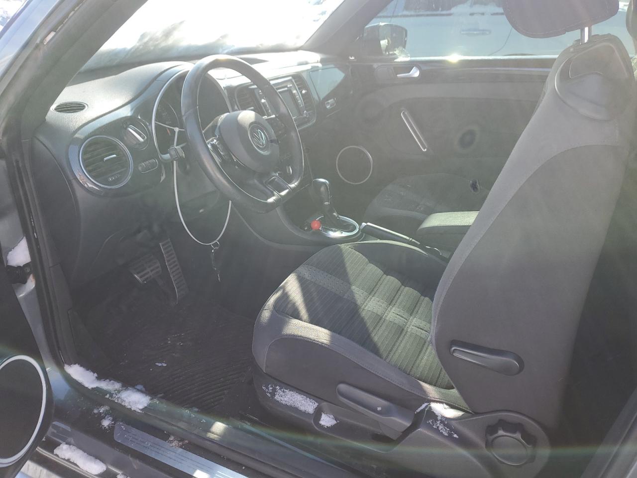 2012 Volkswagen Beetle - Image 8