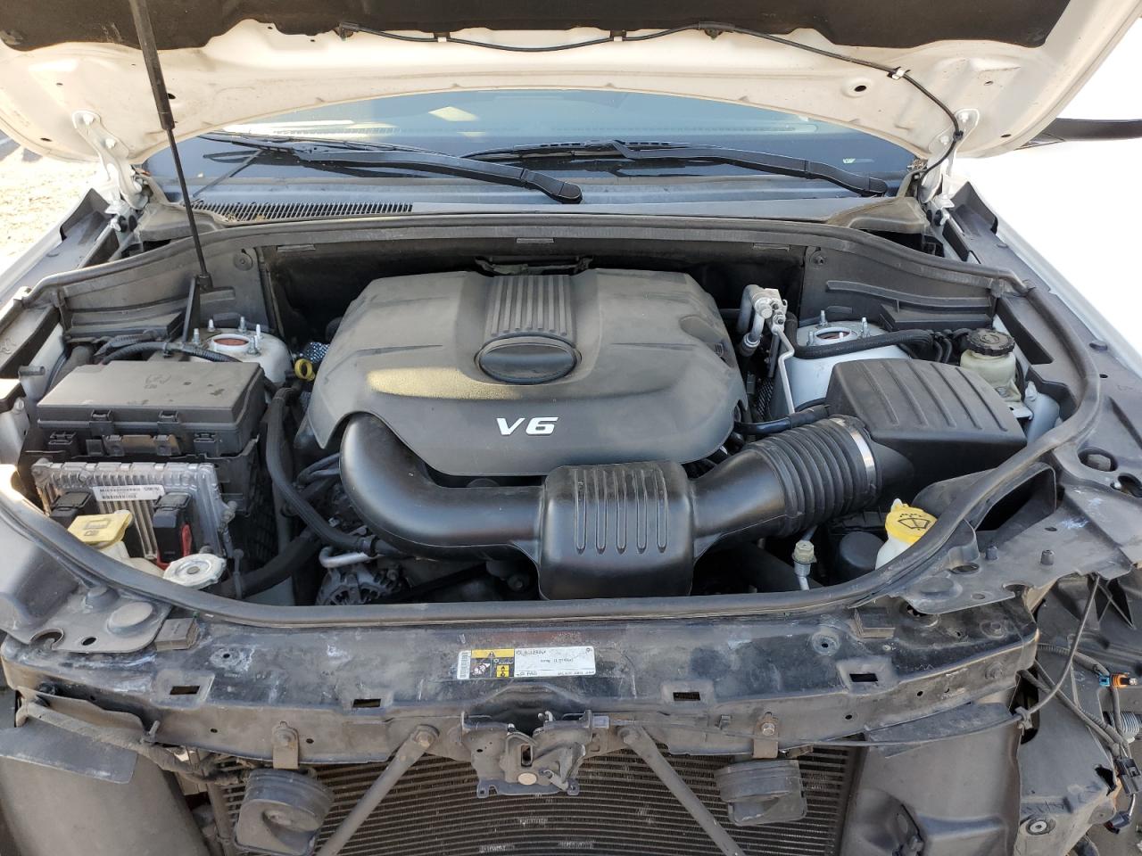 2015 Jeep Grand Cherokee - Image 11