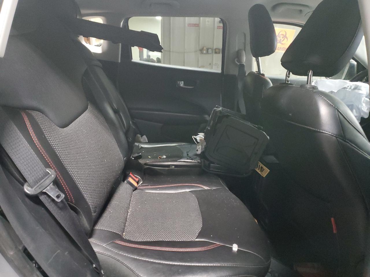 2018 Jeep Compass - Image 11