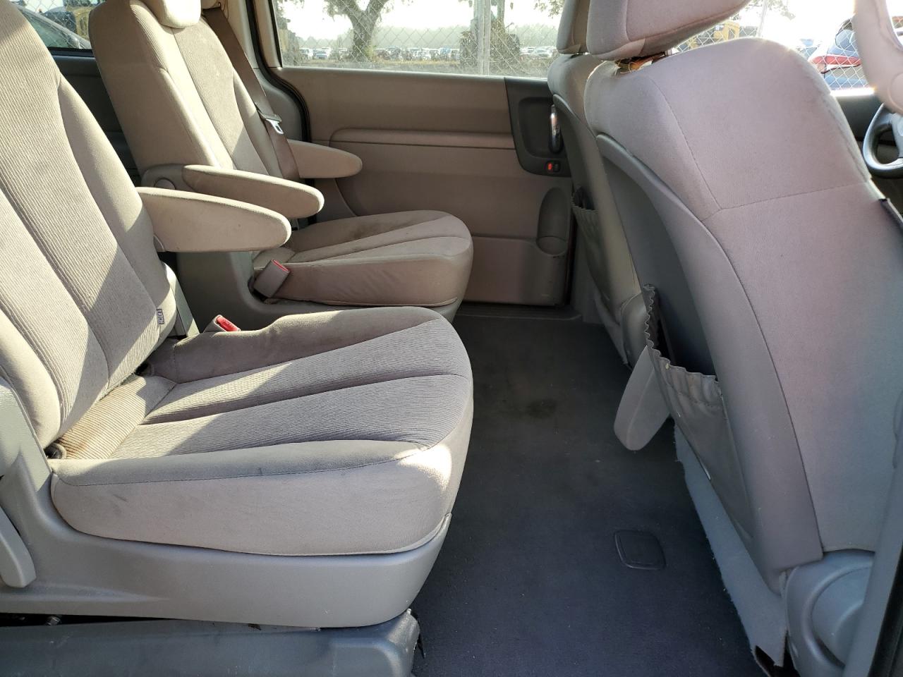 2009 Kia Sedona - Image 12