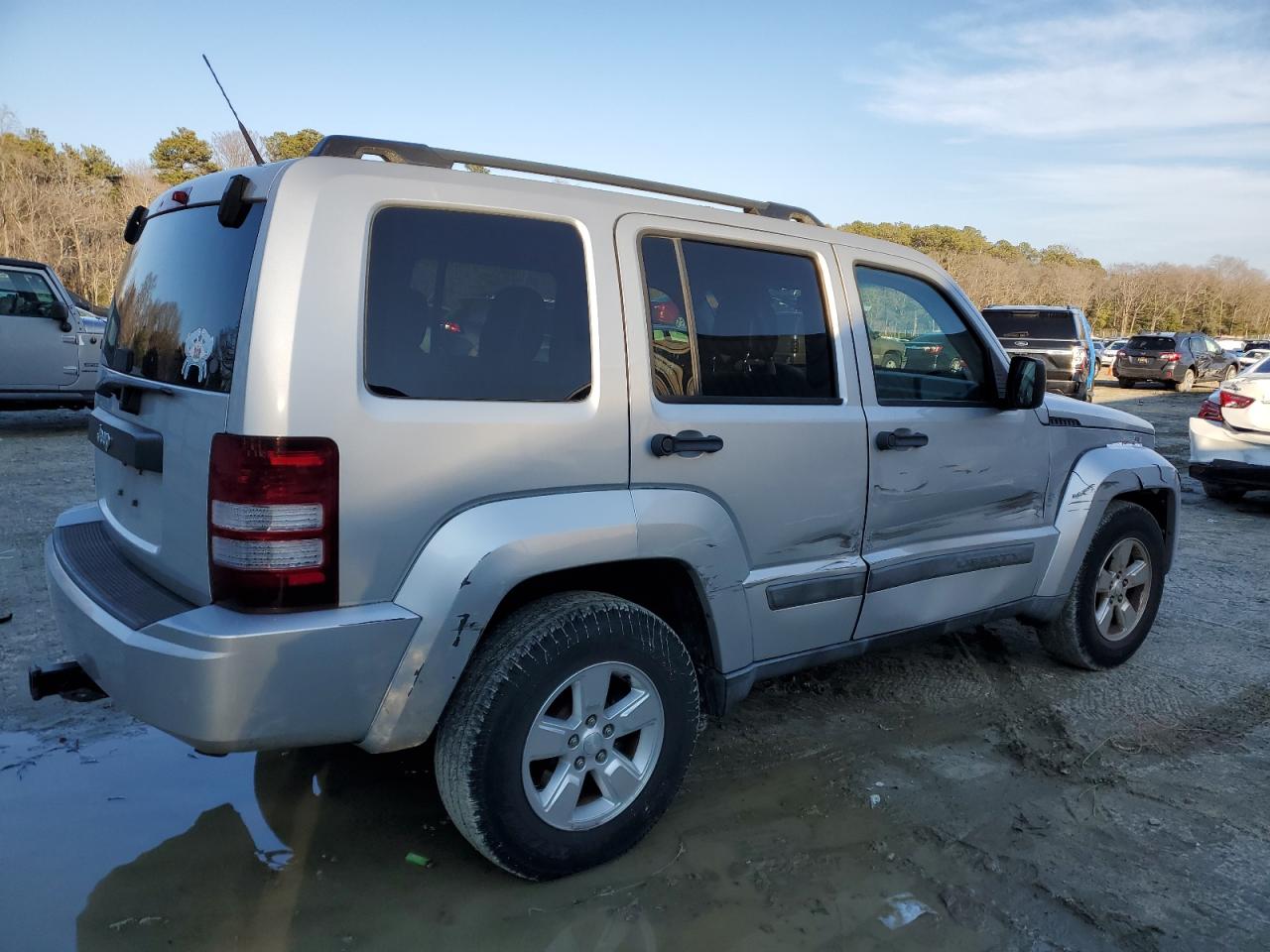 2011 Jeep Liberty (North America) - Image 3