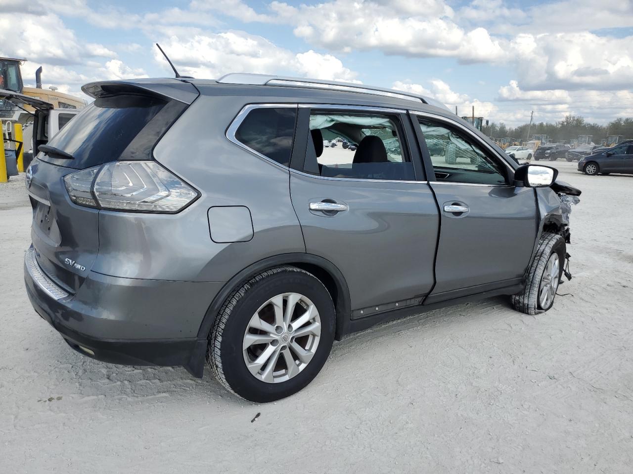 2015 Nissan Rogue - Image 3