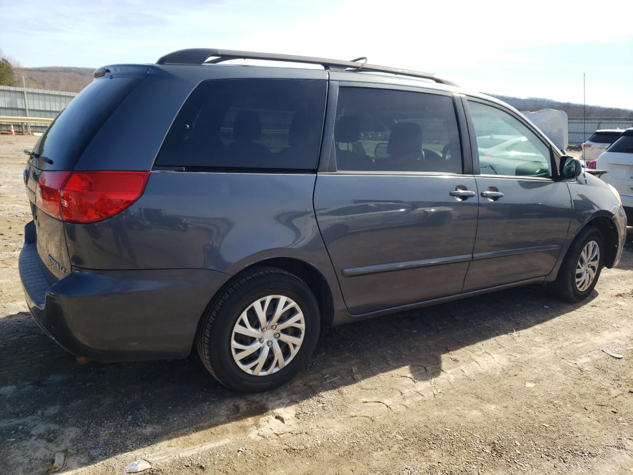2009 Toyota Sienna - Image 3