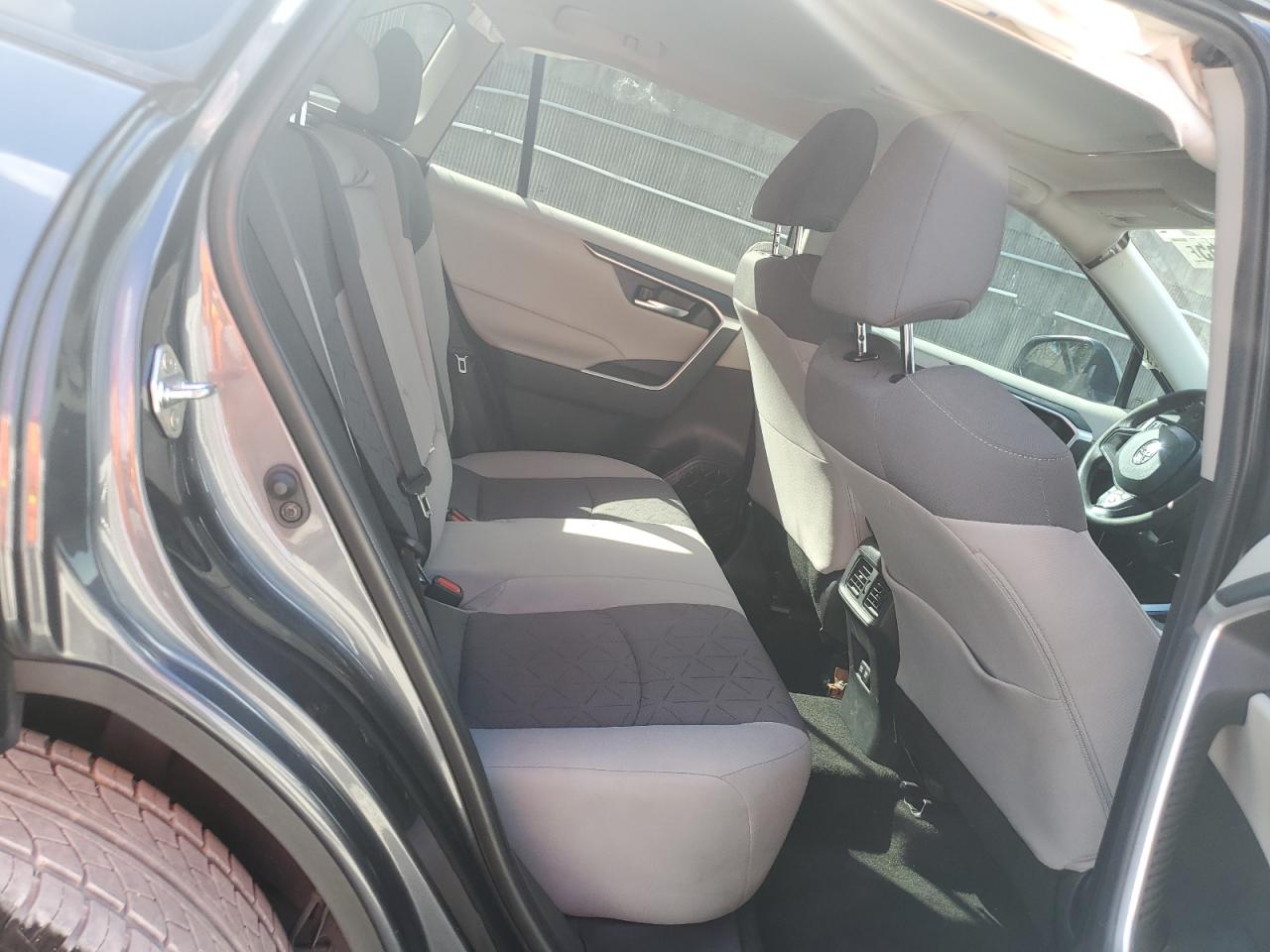 2020 Toyota RAV 4 - Image 12