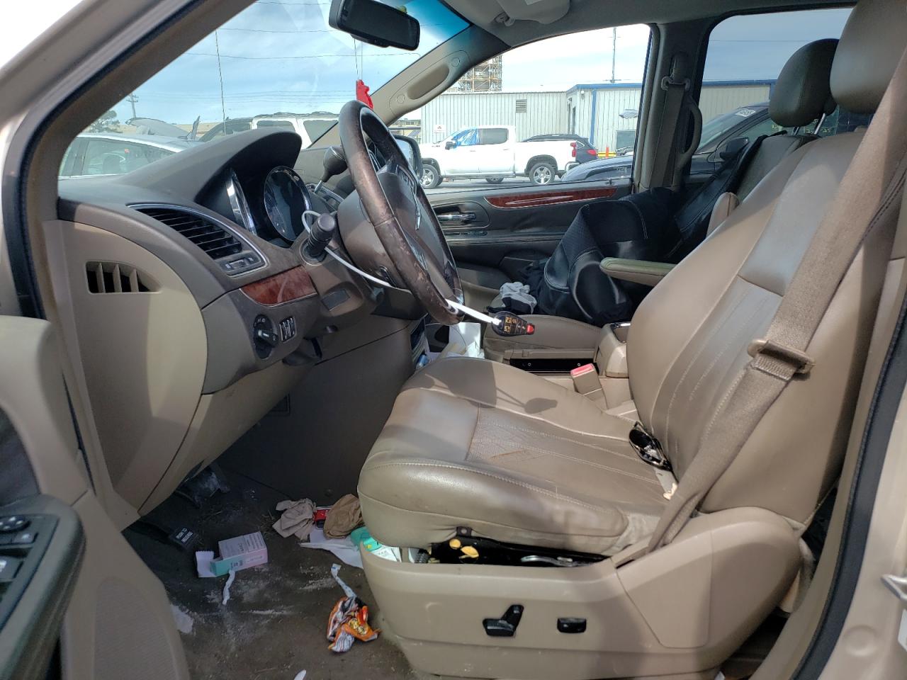 2012 Chrysler Town & Country - Image 7