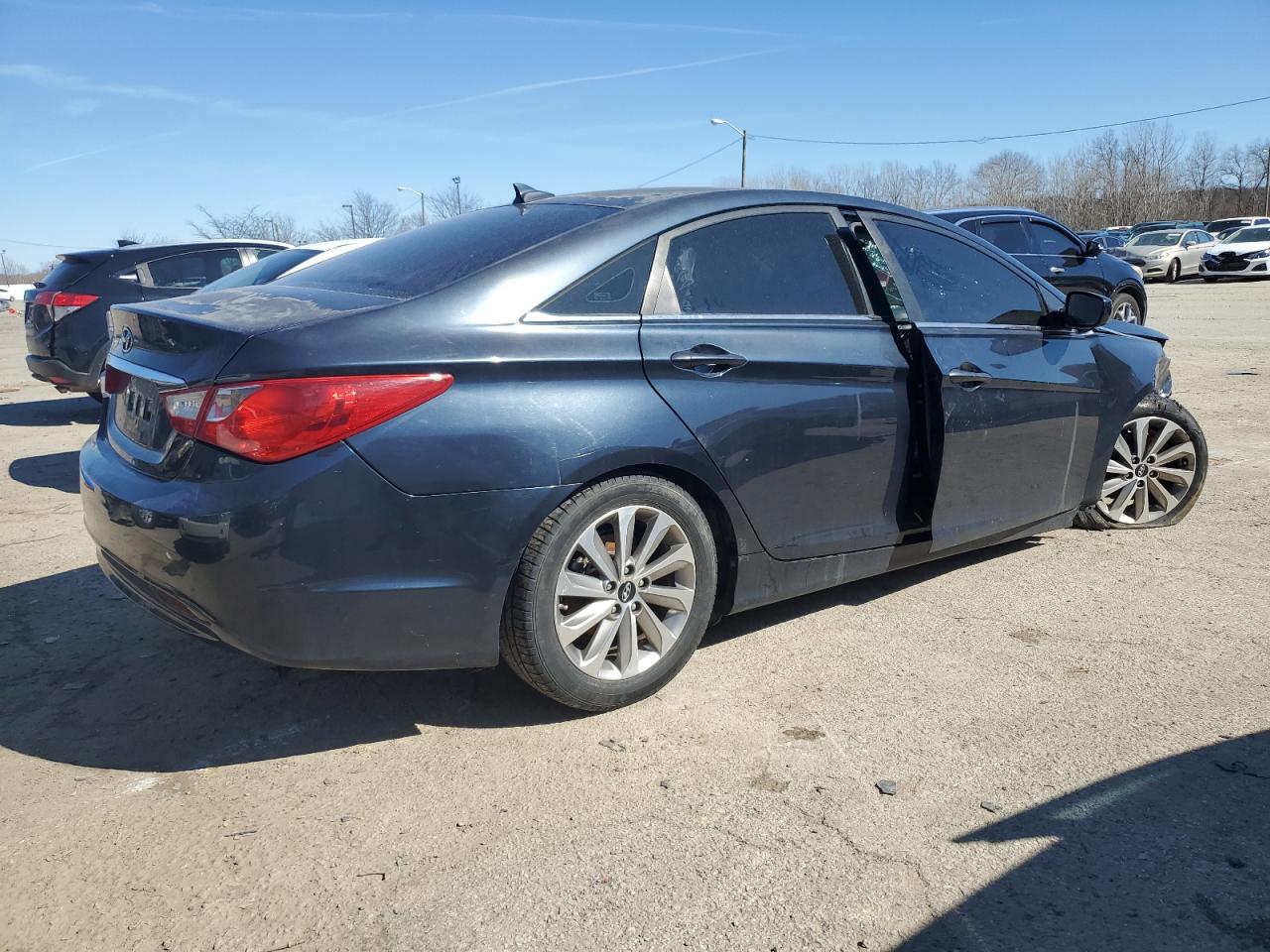 2012 Hyundai Sonata - Image 3