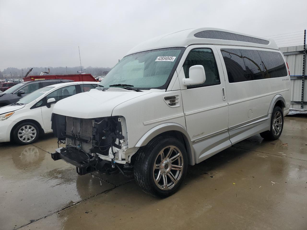 2015 GMC Savana - Image 1
