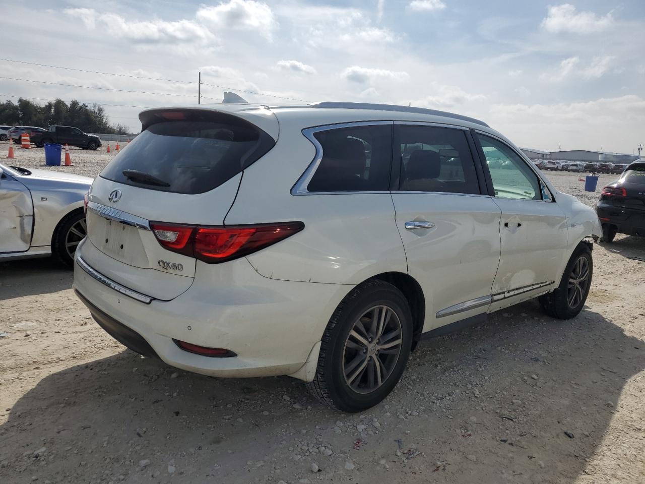 2017 Infiniti QX60 - Image 3